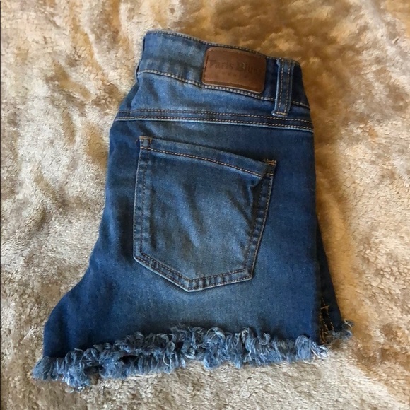 Size 7 distressed shorts - Picture 3 of 3